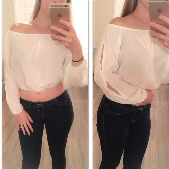 🎉HP🎉White off shoulder long sleeve crop top - Picture 2 of 2