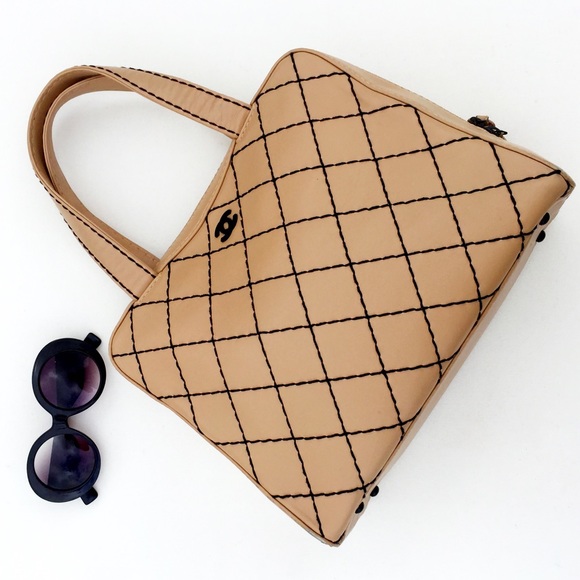 Chanel Contrast Stitching Satchel - Picture 2 of 8