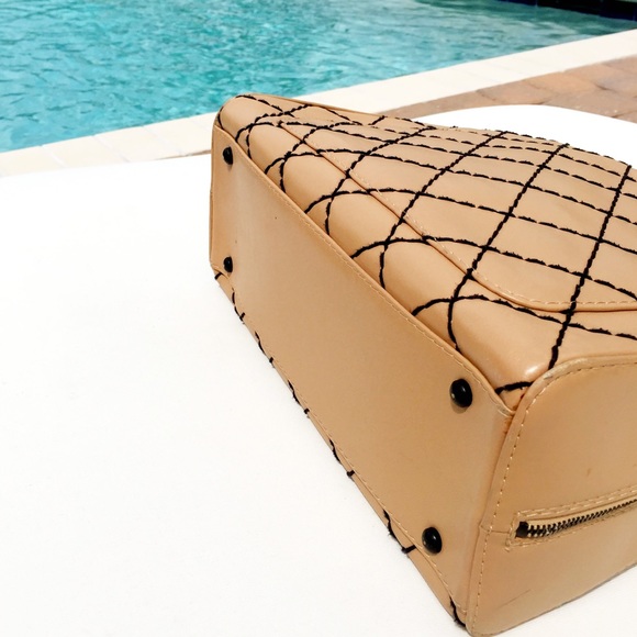 Chanel Contrast Stitching Satchel - Picture 4 of 8