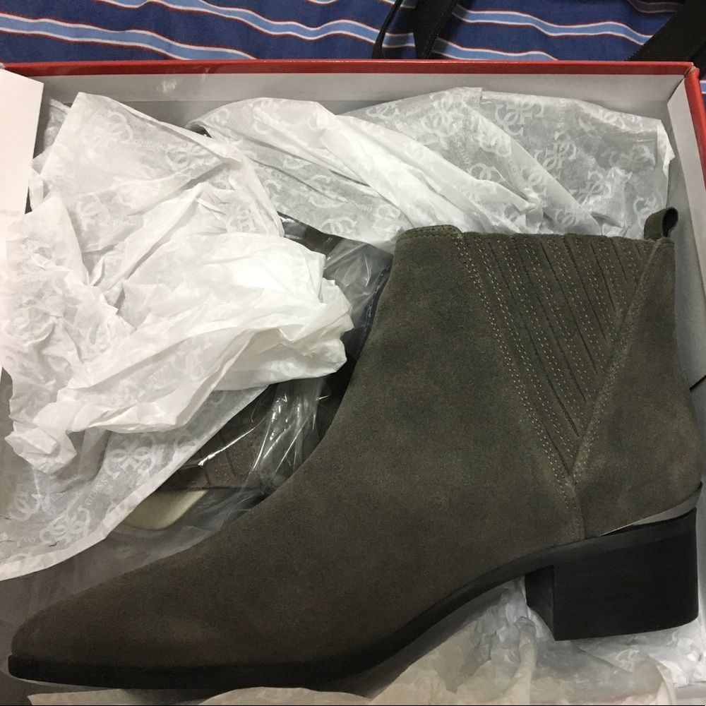 Guess Safari / safarri gray suede bootie