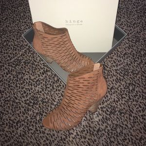 Hinge Hollyday Bootie