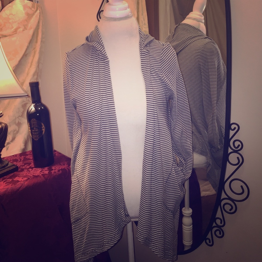 Lightweight open front grey/white hooded cardigan.