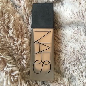 NARS All Day Luminous Foundation in Fiji