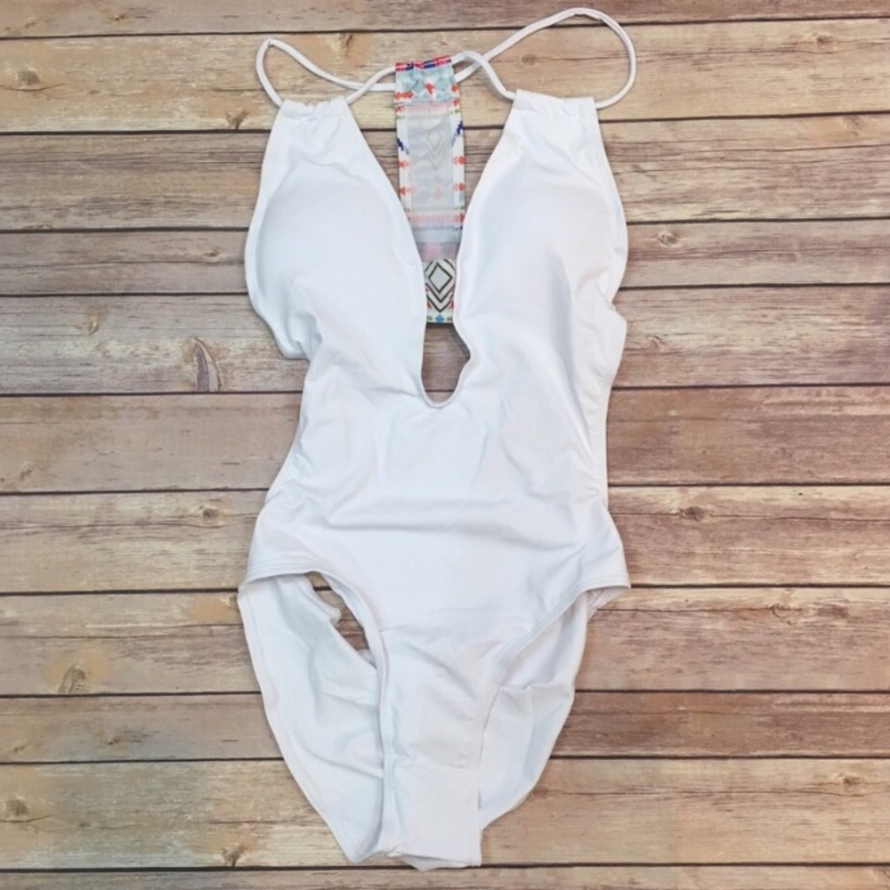 ‼️SALE‼️White Cross Back Monokini - Picture 4 of 6