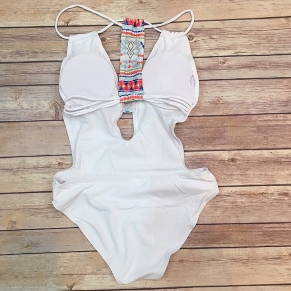 ‼️SALE‼️White Cross Back Monokini - Picture 5 of 6