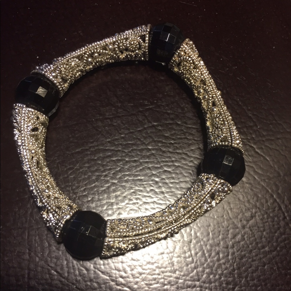 Elegant Detailed Bracelet