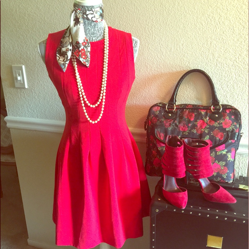 Beautiful red H&M dress ❤️💃🏻👠🌹