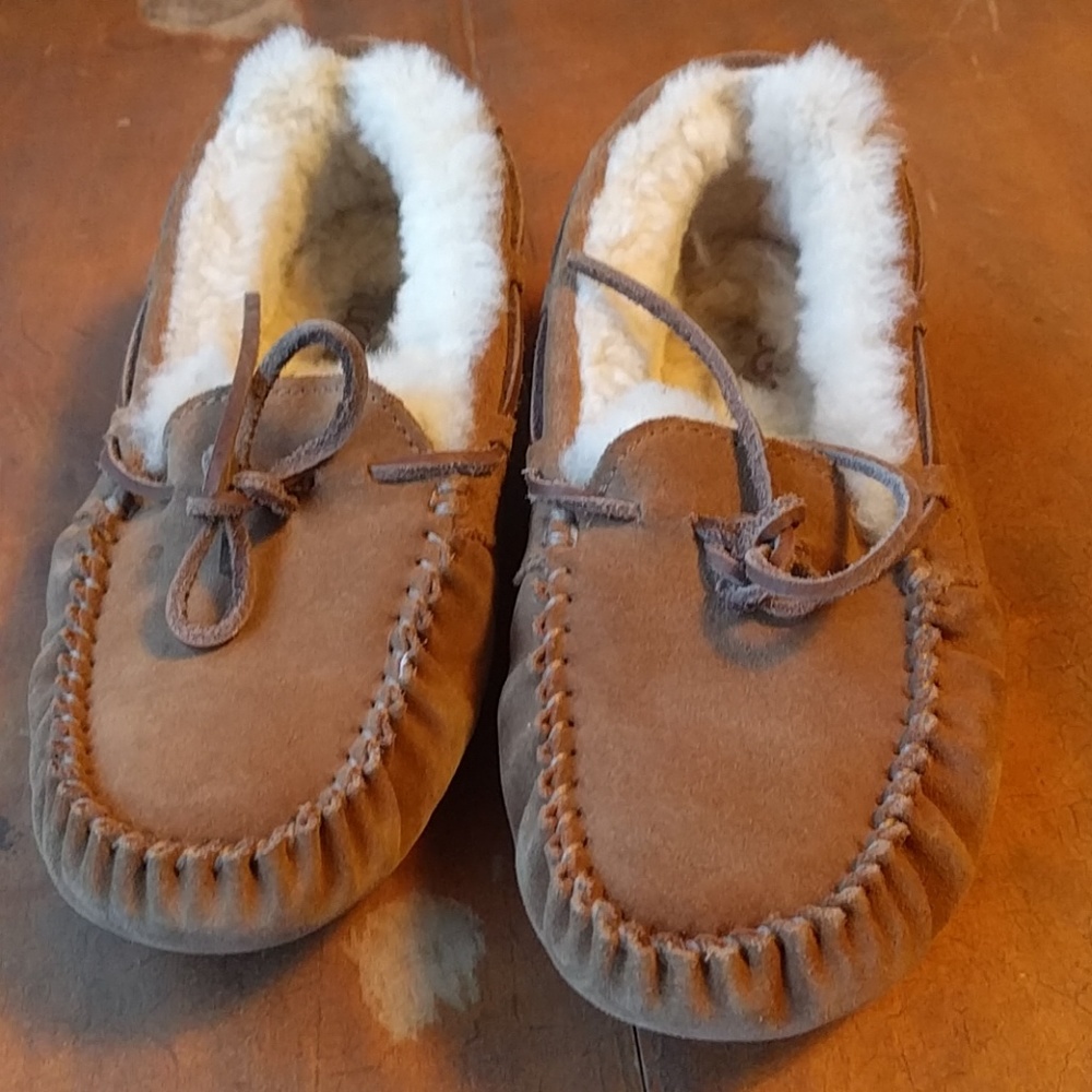3 Ugg Mocassins