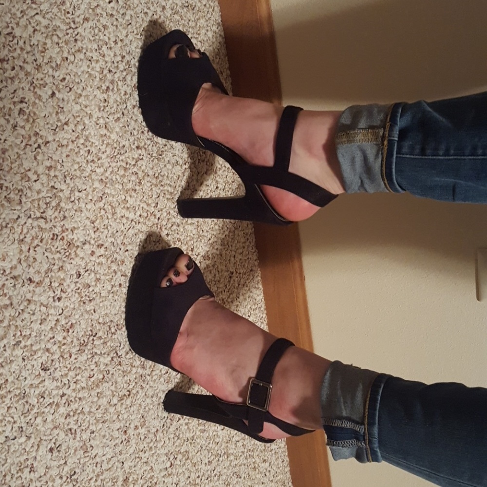 Brash Platform Sandals