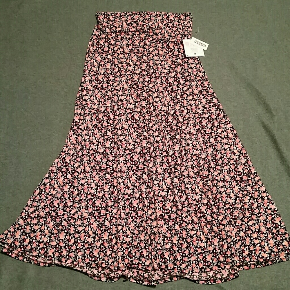 LuLaRoe Maxi medium, BNWT, coral, black, red, gree