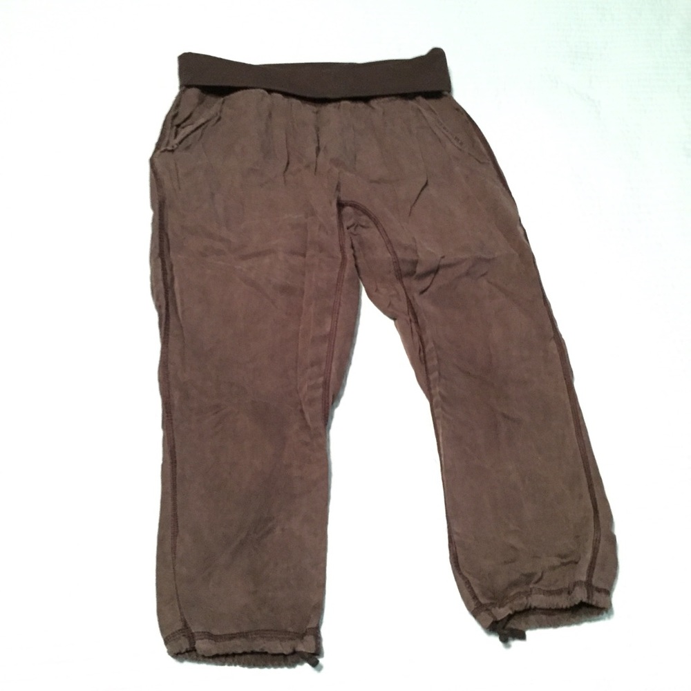 Lululemon loose fit yoga/casual cropped joggers