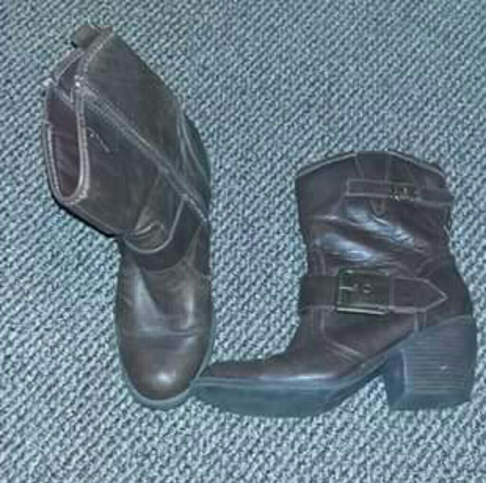 Guess boots
