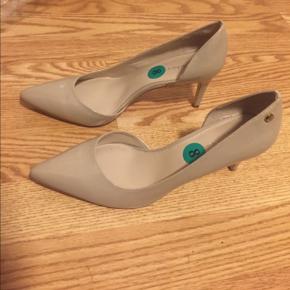 NWT Calvin Klein Nude patent leather pumps sz 8