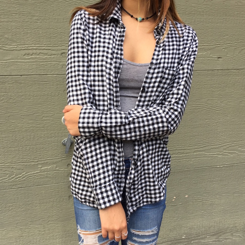 Soft black and white checkered flannel F21