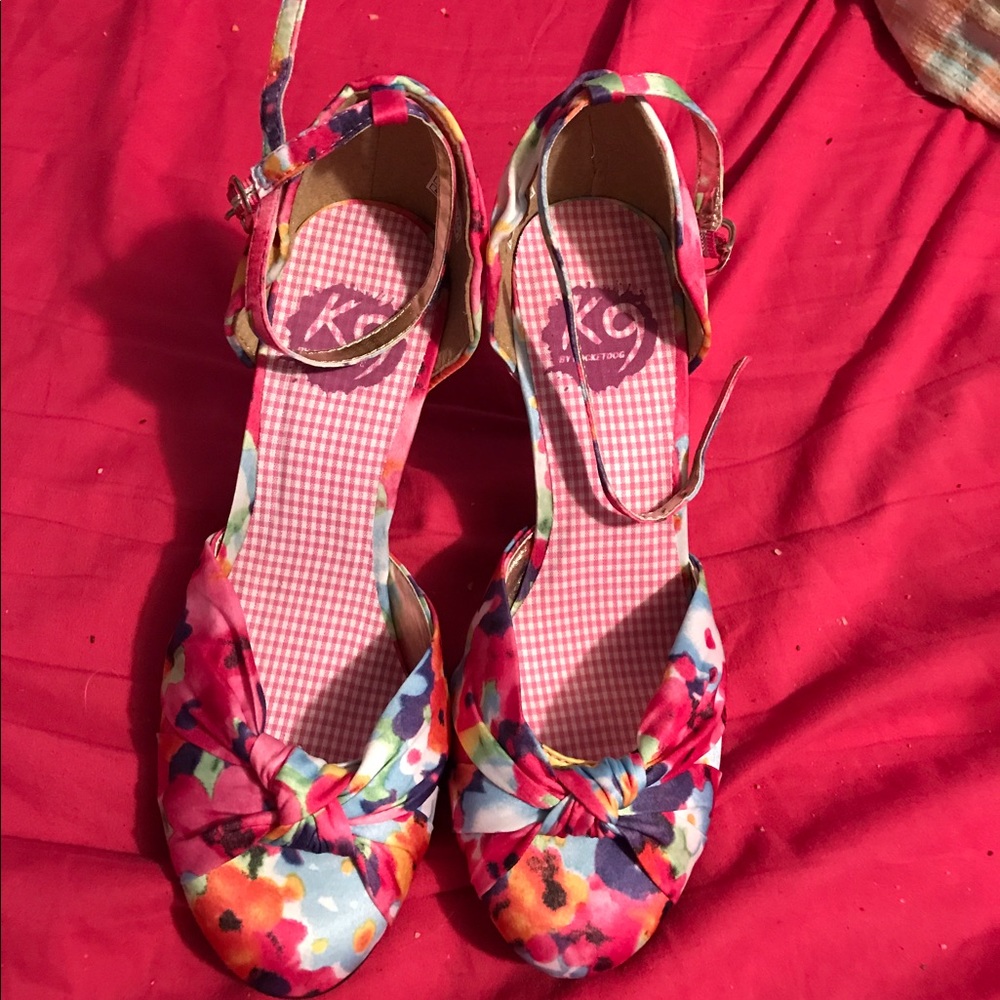High heel floral shoes. EUC.