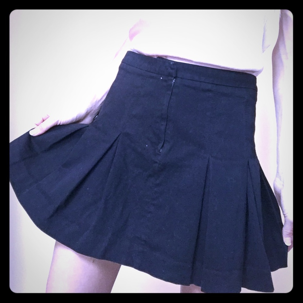 GAP pleated black mini skirt