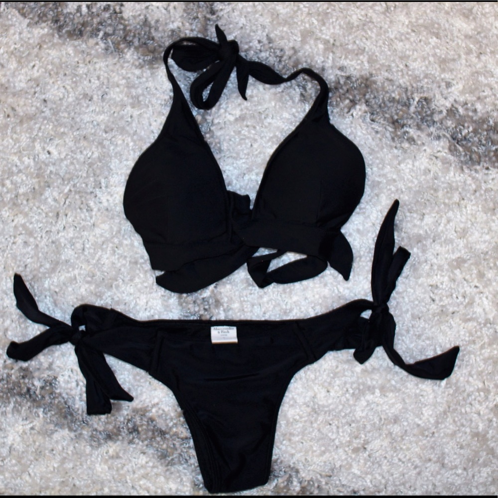 Black wrap bikini top 💙 NWOT