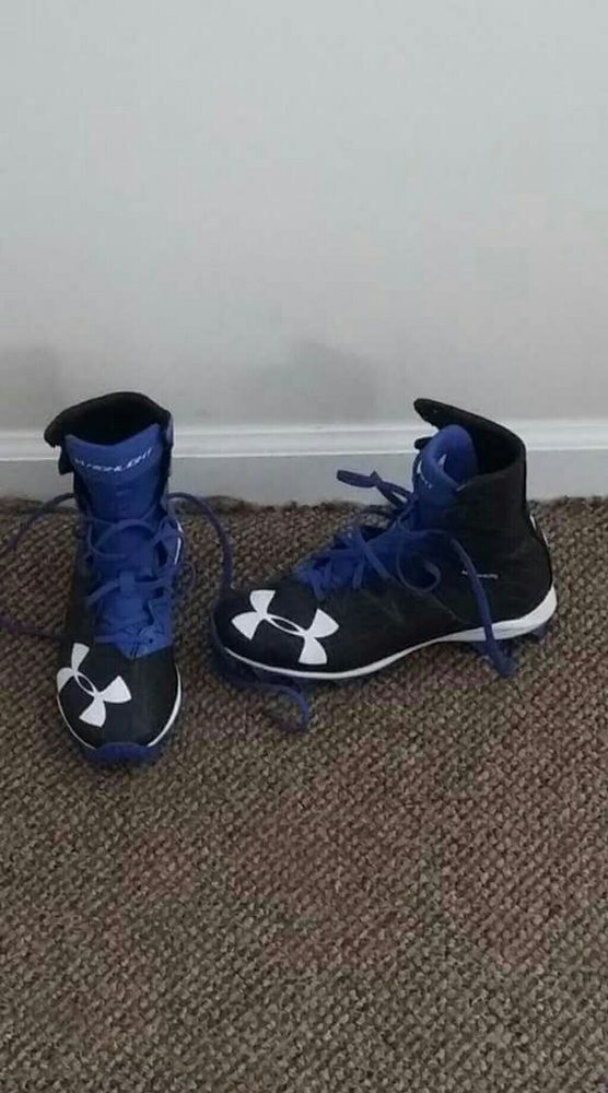 Under Armour boys football cleats