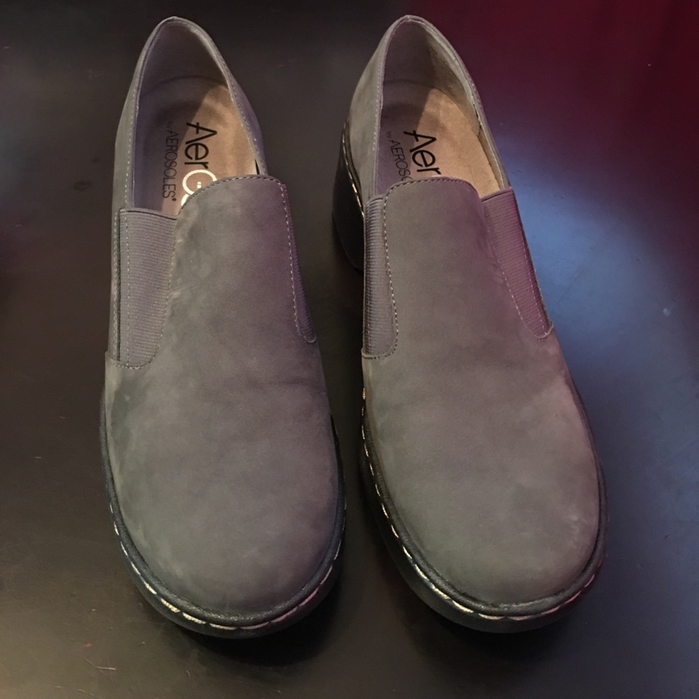 AerGo by Aerosoles Gray Nubuck wedge shoe.