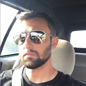 Meet your Posher, Alexandre bernardo