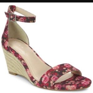 Tahari Ta-Florence wedge sandal