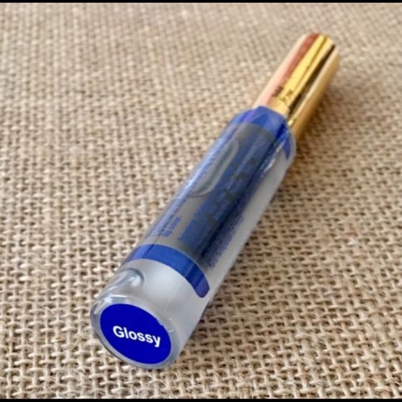 LipSense Glossy Gloss by SeneDerm / SeneGence - Picture 4 of 5