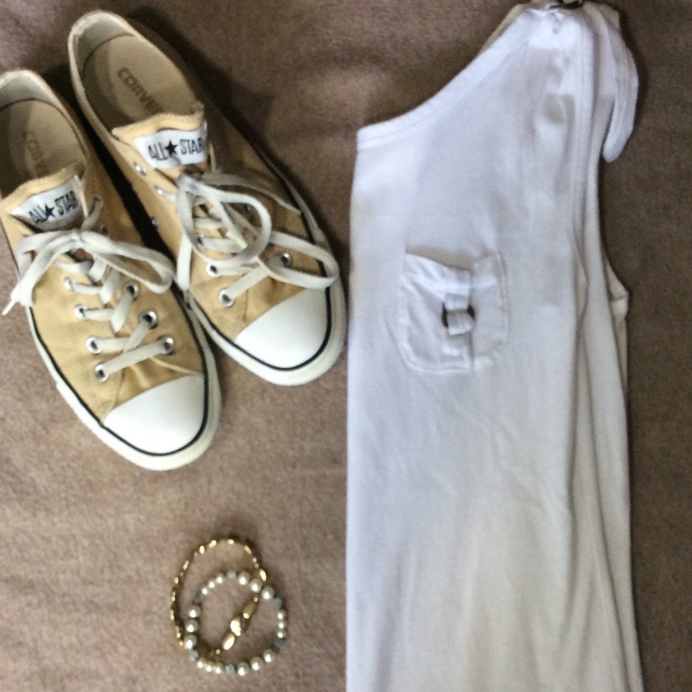 🌷White sleeveless top