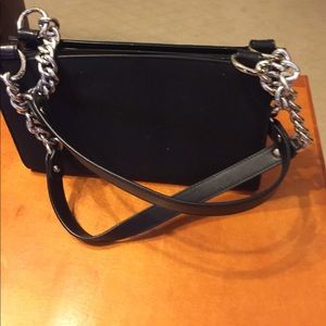 Basic black Michi bag with one cover