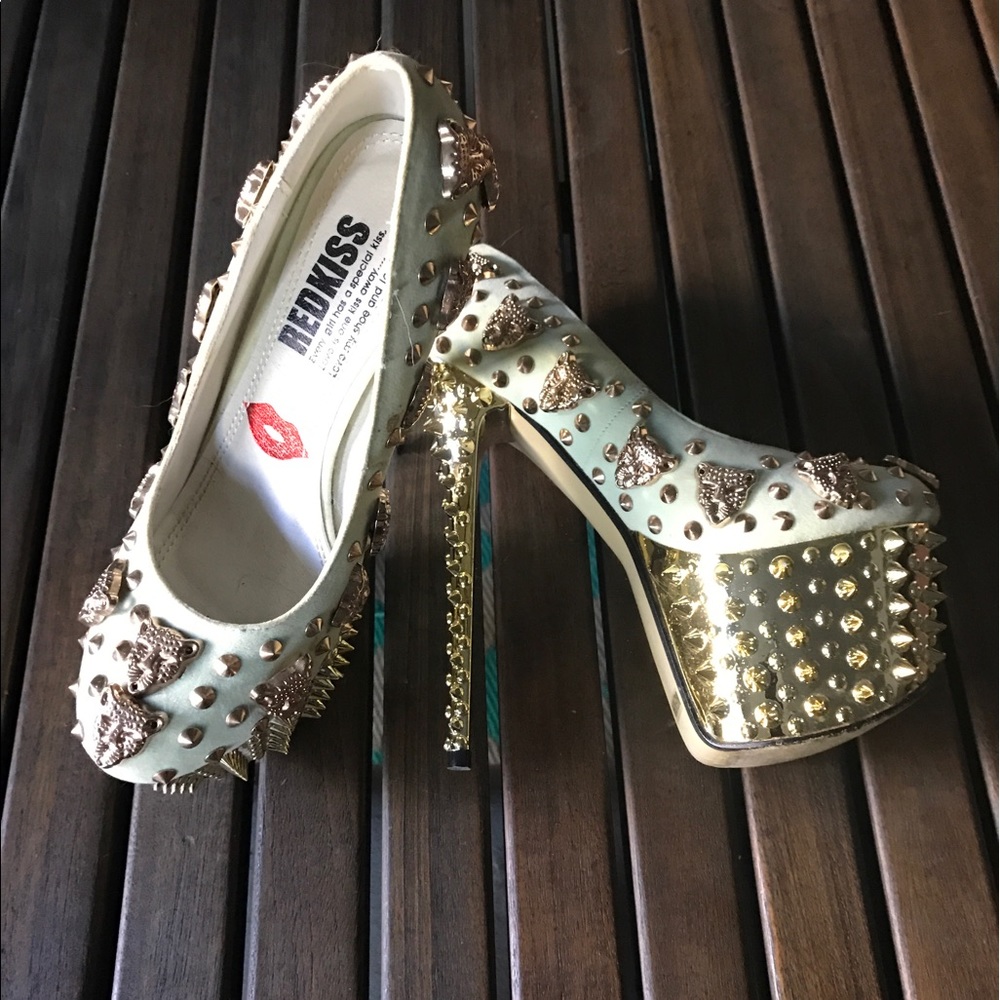✨LAST CHANCE✨RED KISS Gold and Mint platform heels