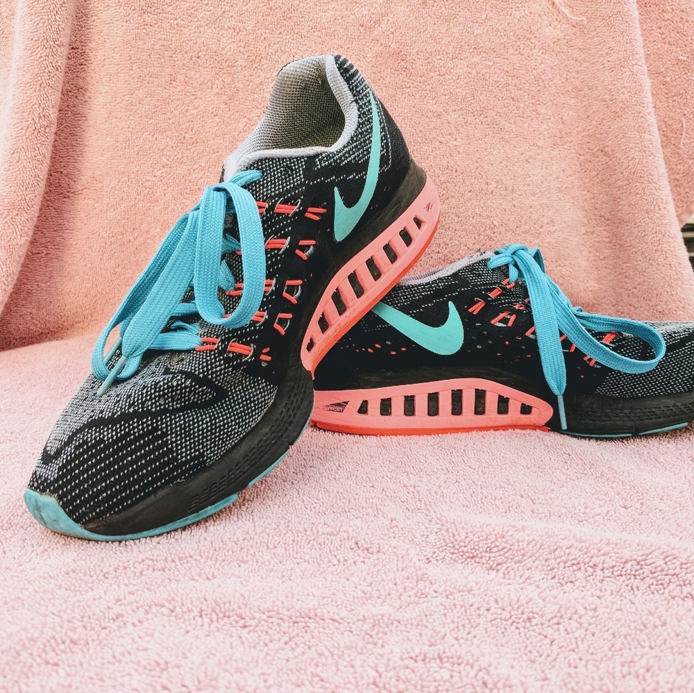 Pink and blue nike zoom structure 18