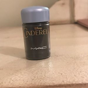 Mac cinderella eye pigment