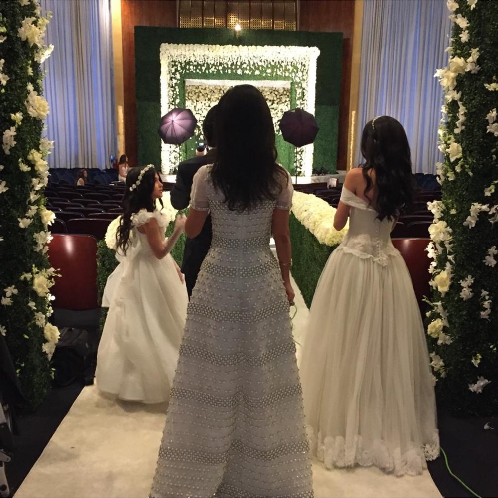 MAGNIFICENT GOWN!!! Worn only once