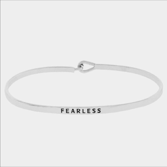 "FEARLESS" Affirmation Bracelet - Picture 2 of 3