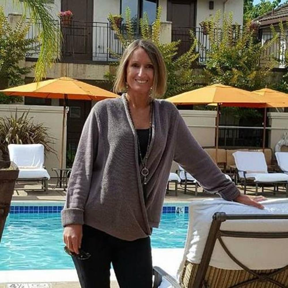 Meet your Posher, Suzanne