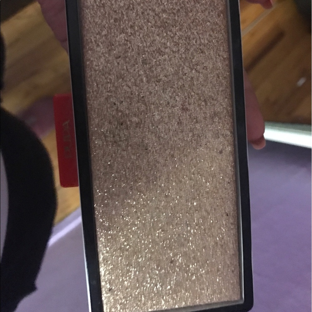 Lipstick/Eyeshadow.