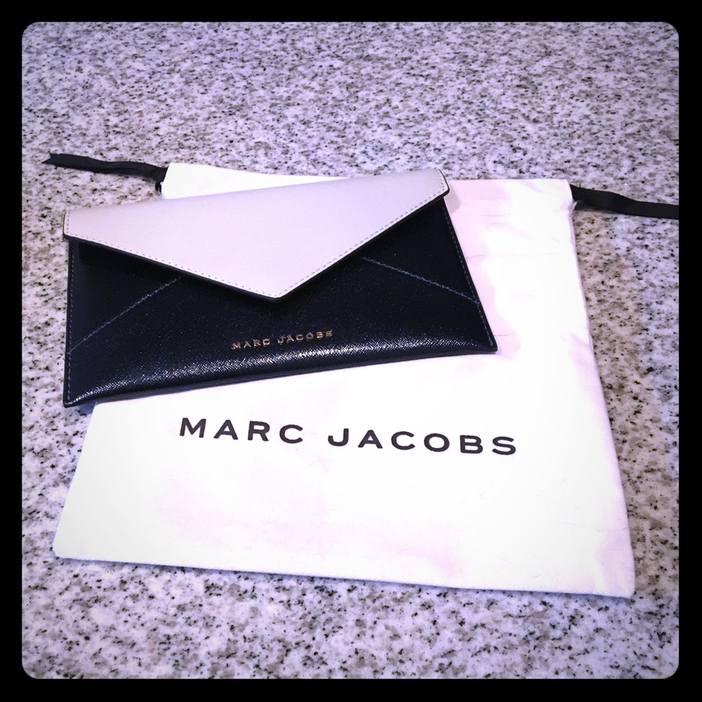 NWT! Marc Jacobs Navy and White Envelope Clutch