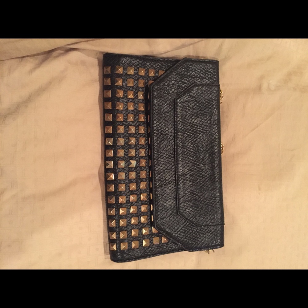 Black stud clutch
