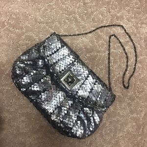 Charcoal clutch