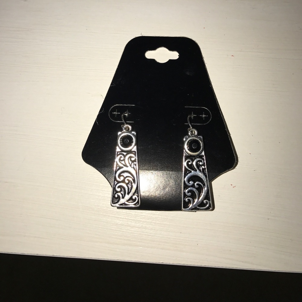 Earings - Picture 2 of 3