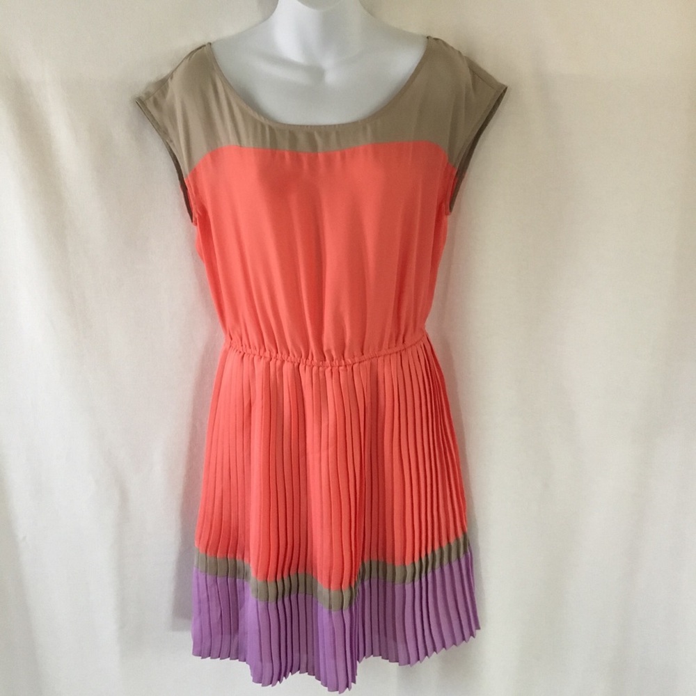 AeO ruFflEd suMmeE dResS - Picture 1 of 9