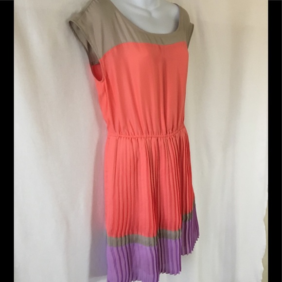 AeO ruFflEd suMmeE dResS - Picture 2 of 9