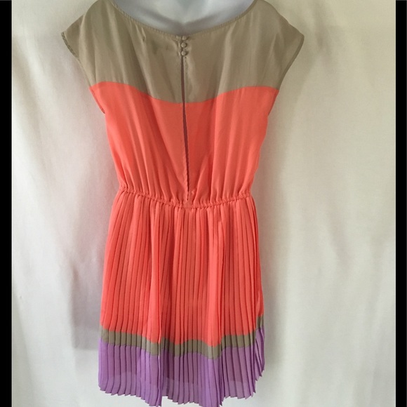 AeO ruFflEd suMmeE dResS - Picture 3 of 9
