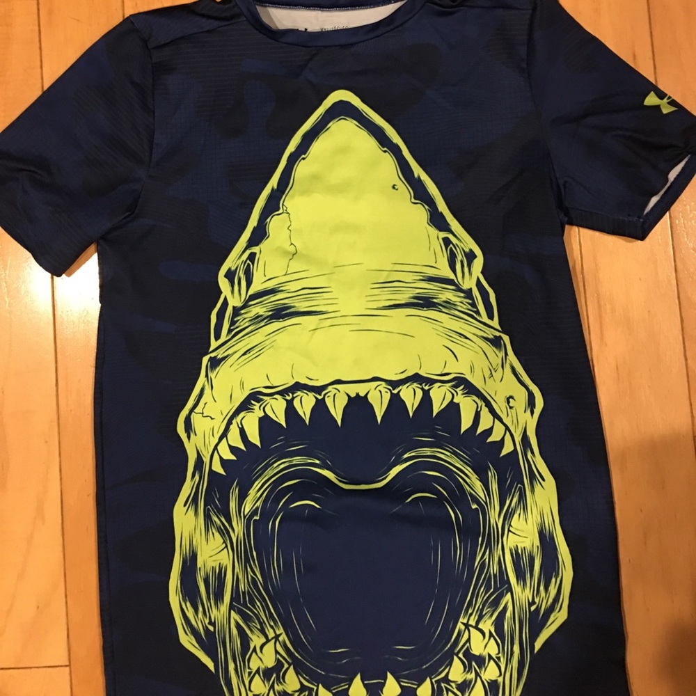 Boys under armor short sleeve shirt
