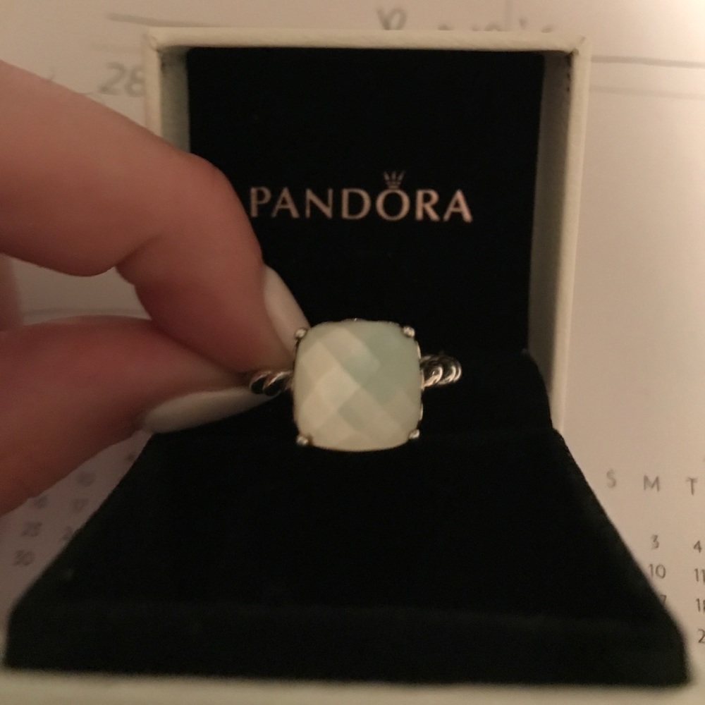 Elegant Sincerity Twist Ring