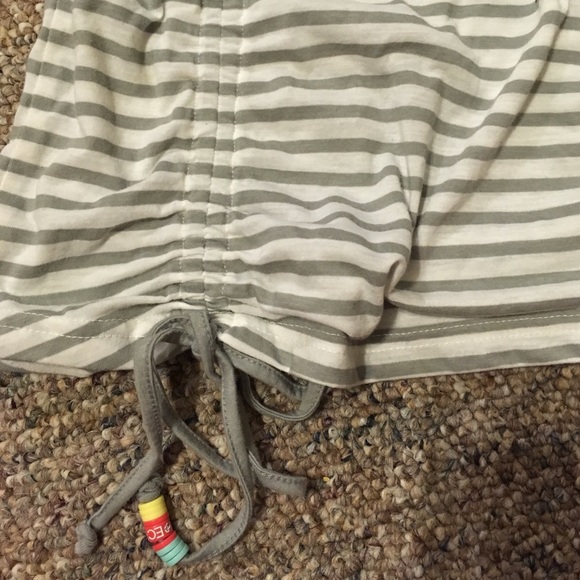 Tank top with hood - Picture 2 of 4