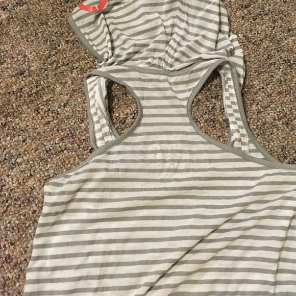 Tank top with hood - Picture 4 of 4