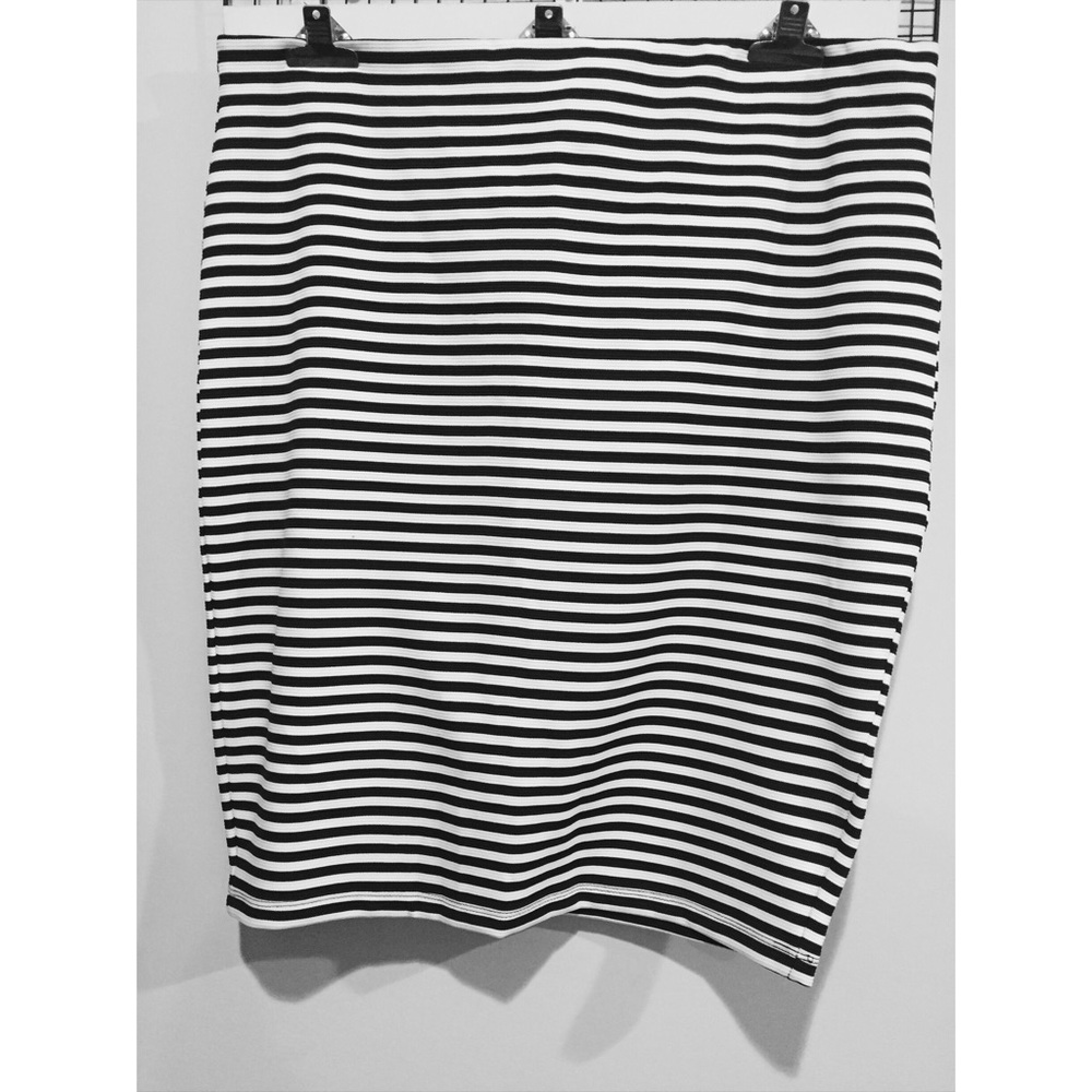 PLUS SIZE |  BW stripes pencil skirt | Forever21+