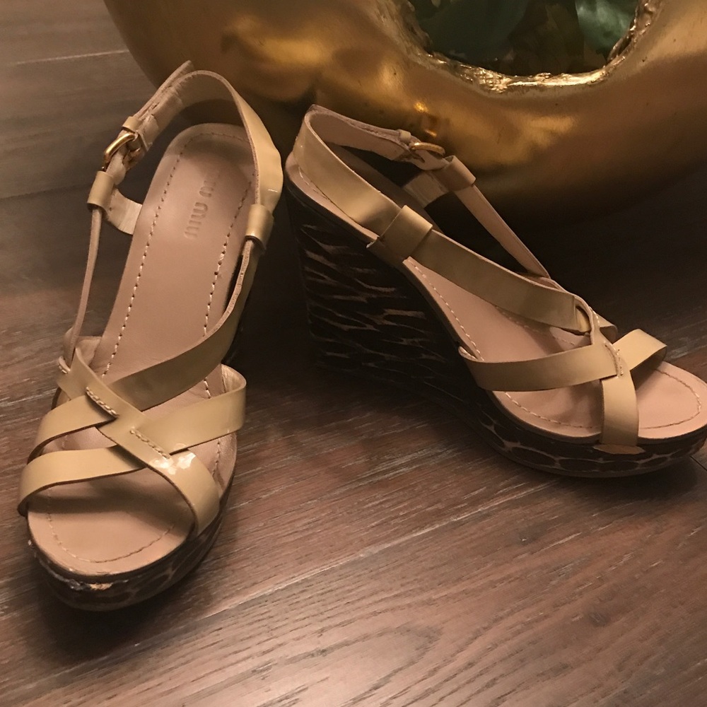 Miu Miu wedge sandals. Patent nude.