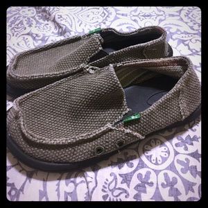 Boy's Sanuk's tan shoes