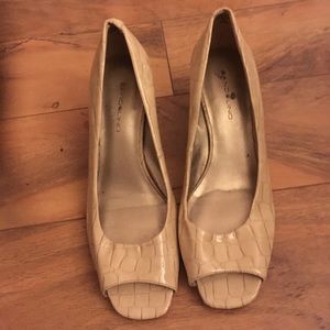 Bandolino wedge heels size 6.5